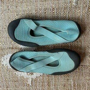 Keen Aqua Shoes in Size 9